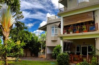 Alloggio - guest house la gaulette mauritius surf holidays garden 1.jpg