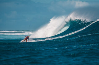 Affitto attrezzatura kitesurf - turn one eye mauritius waves.jpg