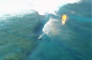Kitesurf equipment rental - barrell one eye waves mauritius ozone drone.jpg