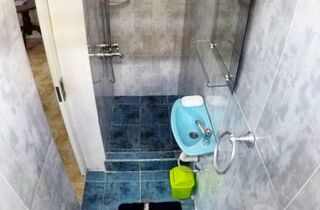 ANCHOR stanza - surf house villa d'or Anchor room bathroom.jpg