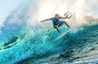 Corsi kitesurf - mauritius surf holidays kitesurfing waves one eye.jpg